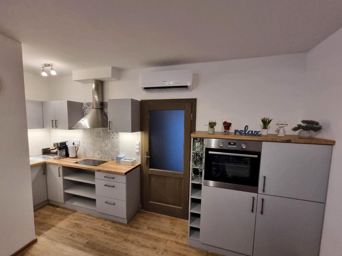 Apartamento Podkrovni Na Velkem Namesti S Wi-fi Zdarma Hradec Králové