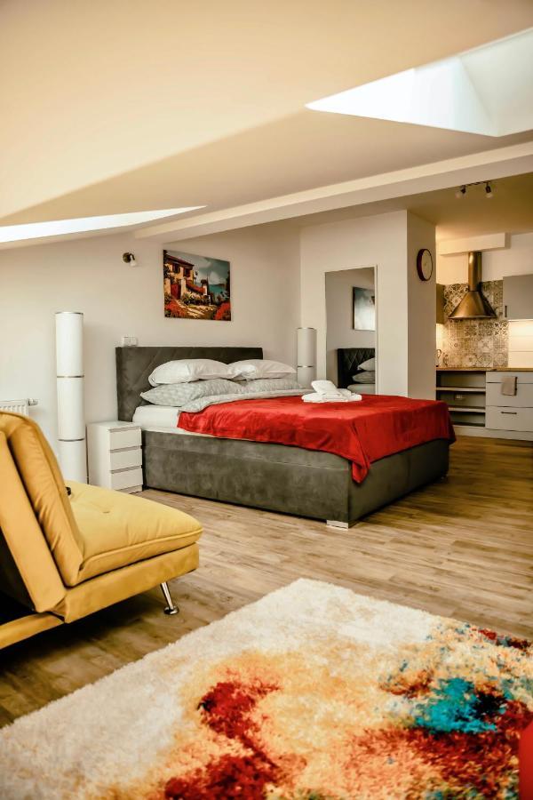 Podkrovni Na Velkem Namesti S Wi-fi Zdarma Apartamento